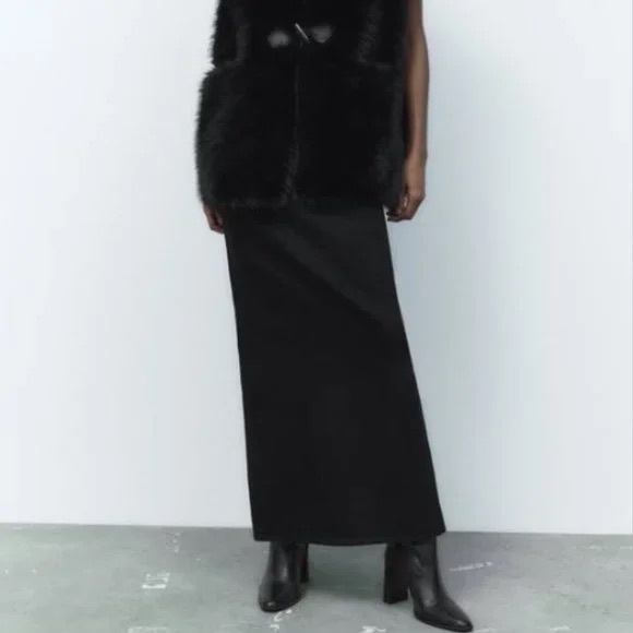 ZARA | The Sculpted Denim Skirt | Black - Picture 2 of 15